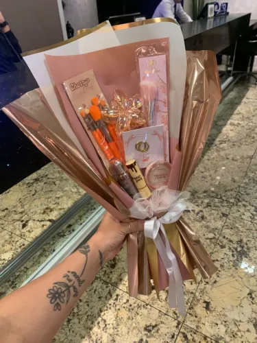 #9 BUQUÊ DE MAQUIAGEM PRESENTEAVEL