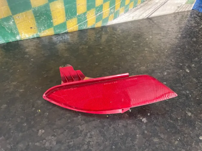 Refletor olho de gato traseiro lado direito honda hrv 2016 a 2022