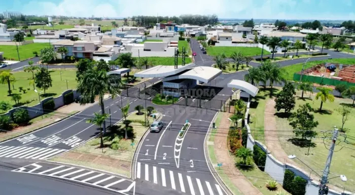 Eco Village I - Terreno em bom local, tendo 15x30 metros, com uma área total de 450m², est