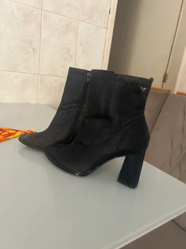 Bota tamanho 34