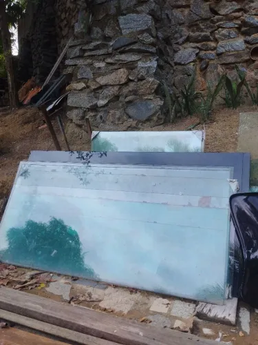 Vidros temperados de diversos tamanhos, portas, prateleiras, boxes, mesa etc. 