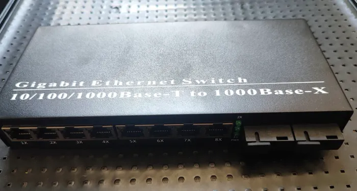 Switch Gigabit Ethernet (10/100/1000Base-T<br>1000Base-X) com