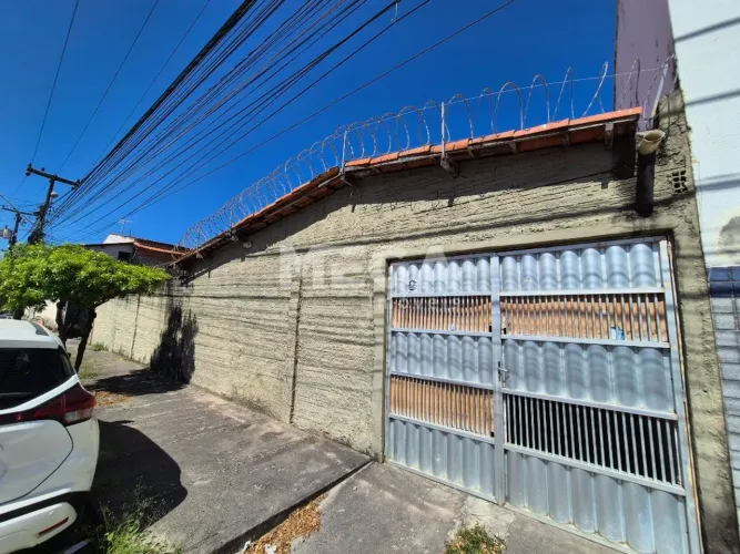 Casa com 3 quartos no bairro Dias Macedo em Fortaleza, CE