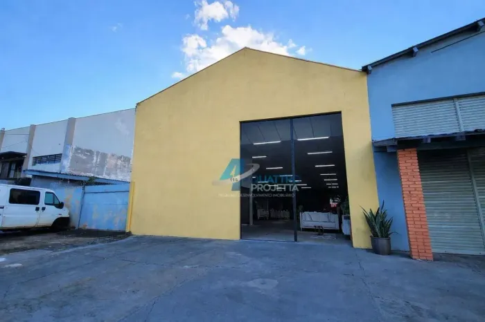 Barracão para locação com 300 m² na Av. Portugal, Londrina Região Sul
