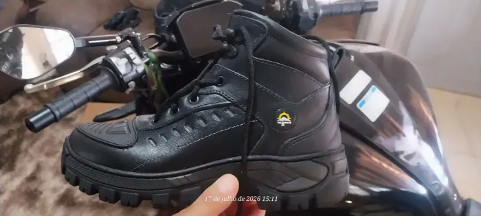 Bota de couro para motociclista