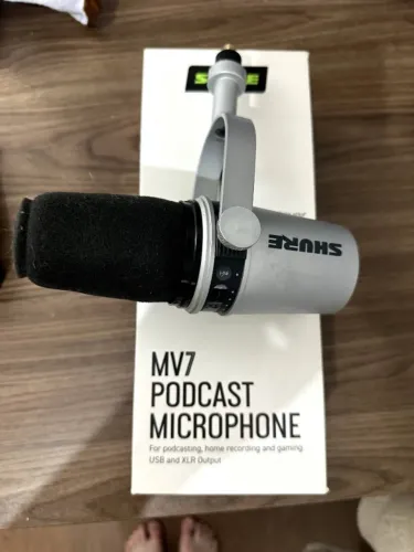 Microfone Shure MV7 Silver - USB/XLR - Com Windscreen do SM7B