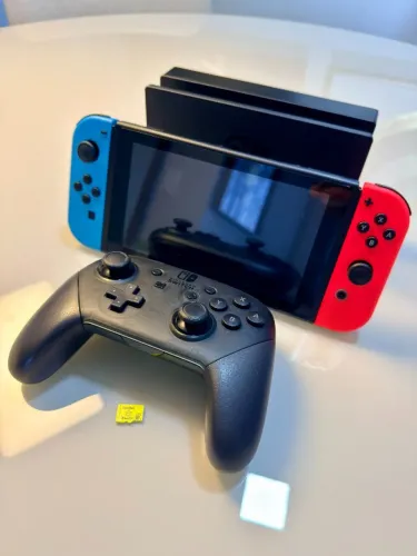Nintendo Switch v2 HAC-001-01 + Cartão SD + Pro Controller - Muito Novo