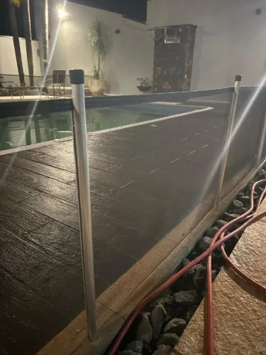 Tela de proteção para piscina 0,70 m altura, hastes alumínio - 17 modulos 1,10 m