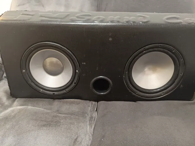Caixa selada com 2 subwoofer de 10 Bravox