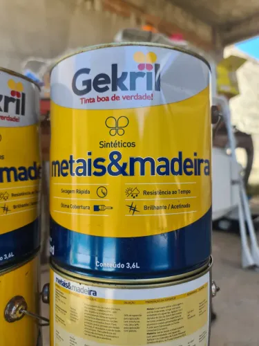 Tinta gekril metais e madeira
