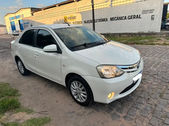Toyota Etios XLS Sedan 1.5 Flex 16V 4P Mec. 2014