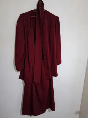 Conjunto de Saia e blazer bordô tecido fino