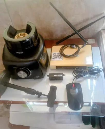 Eletrônicos funcionando - liquidificador, modem , telefone