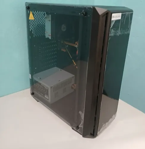 Gabinete com 3 ventoinhas e controladora inclusas e fonte generica 500w