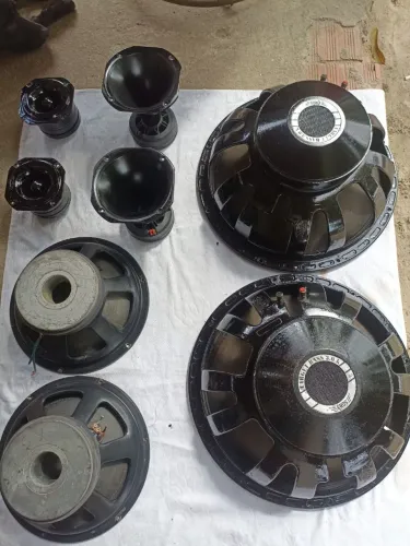 Alto falantes para formar um paredão 