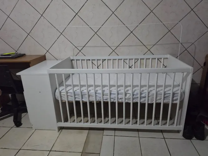 Berço com mini cômoda acoplada (usado poucas vezes)