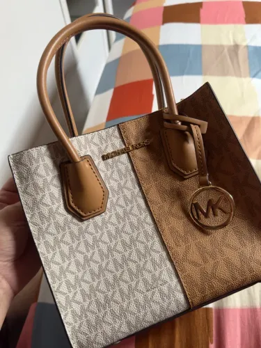 bolsa transversal michael kors mercer média bicolor com logo