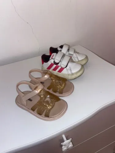 Tênis adidas infantil + Melissa