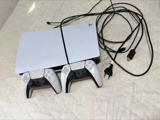 Vendo ps5 1tera de memória 2 controle 2 jogo físico Alguns jogos instalados 4.500