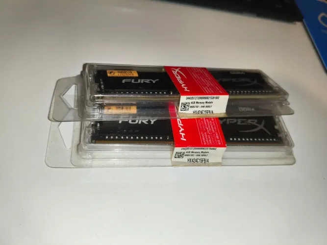 memória ram hyperx 2x4 4GB cada, 2400mhz, em ótimas condições, passa do para frente