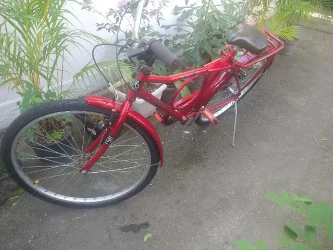 Vendo uma bicicleta masculina aro 26 Caloi vermelha seminova