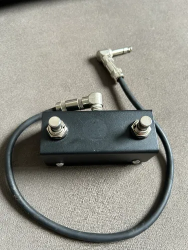 Pedal Footswitch duplo com cabo TRS