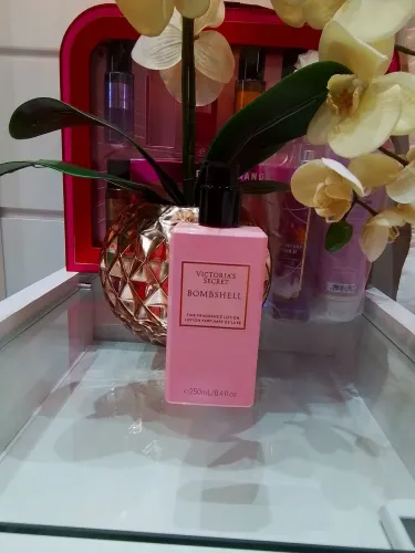 Creme Bombshell Victoria's Secret
