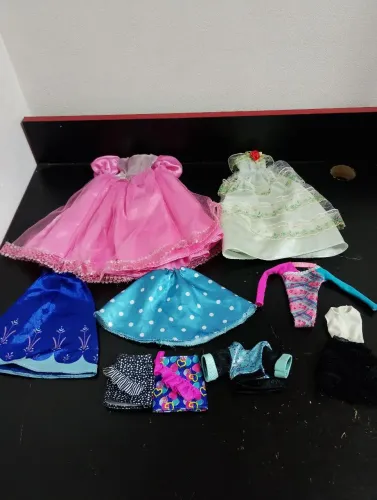 Lote roupas diversas bonecas