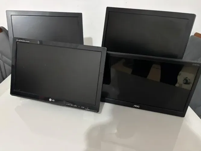 LOTE: 4 Monitores de Computador - Preço de Desapego!