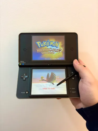 Nintendo Dsi Xl com muitos jogos como Pokémon Mario Zelda