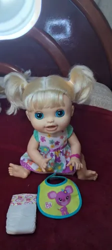 Boneca baby alive comer e brincar