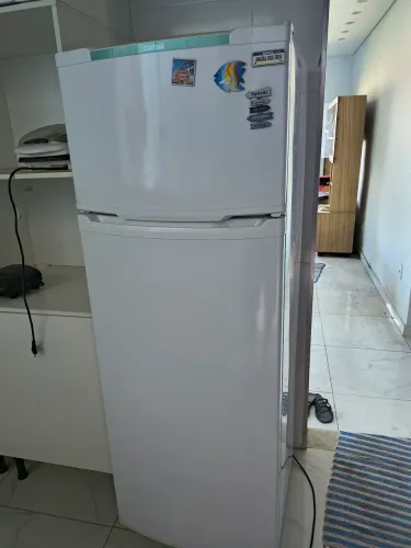 Vendo geladeira Consul semi nova