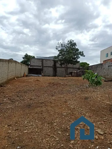 Lote 360,00 m² em Vespasiano