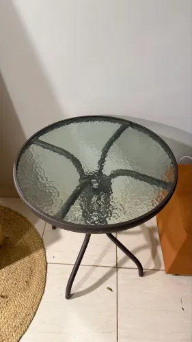 Mesa redonda com vidro temperado