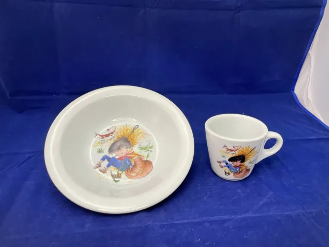 Louça:Conjunto de Prato e Xícara Little Boy Blue em Porcelana Schmidt