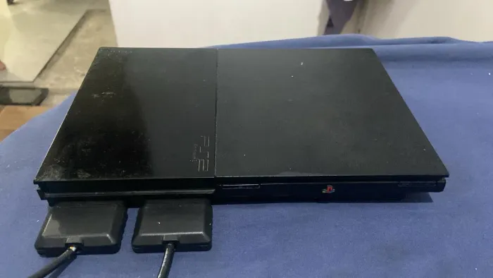 VENDO PS2 SLIM, COM 2 CONTROLES E 1 MEMORY CARD 