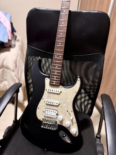 Guitarra squier , fender novinha com upgrades