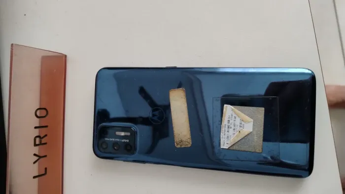 Celular com feito no botão de ligar e desligar e Cabo do carregador está quebrando