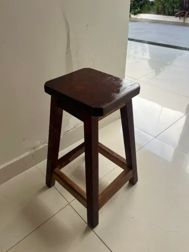 Banquinho de Madeira