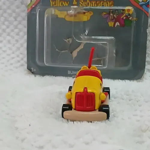 Hotwheels- Yellow Submarine Bump Aroun (Beatles- 2016).