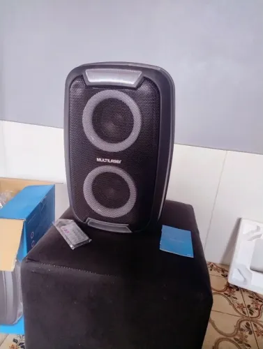 Caixa de som Torre Multilaser 6 horas de duração de bateria