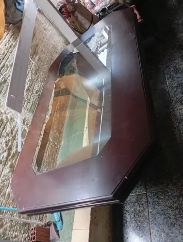 Mesa com 4 cadeiras almofadadas