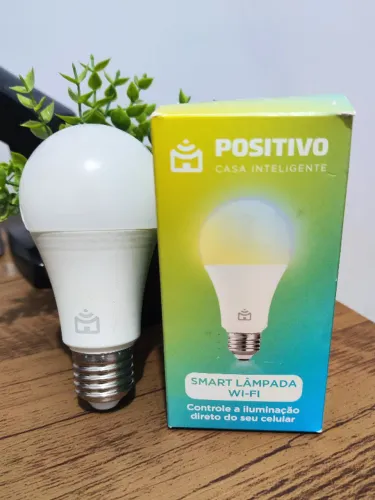Smart Lâmpada Wi-Fi Positivo Casa Inteligente 10W - Luz Branca (Quente e Fria) e RGB