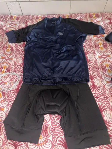 Camisa e bermuda ciclismo