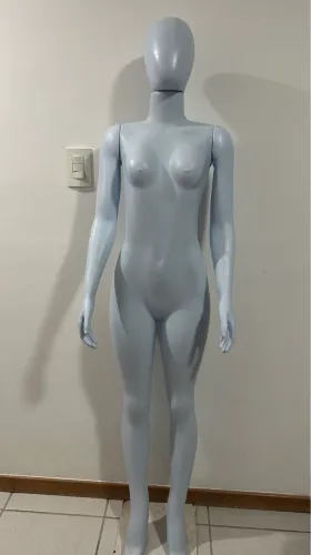 Manequim feminino de fibra 