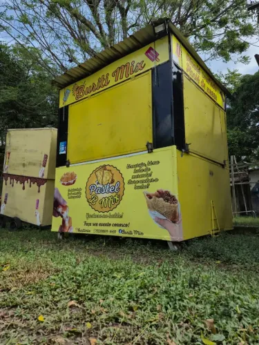 Vendo dois trailer lanche mais um carrinho de pipoca  po um preço acessível todos os três 