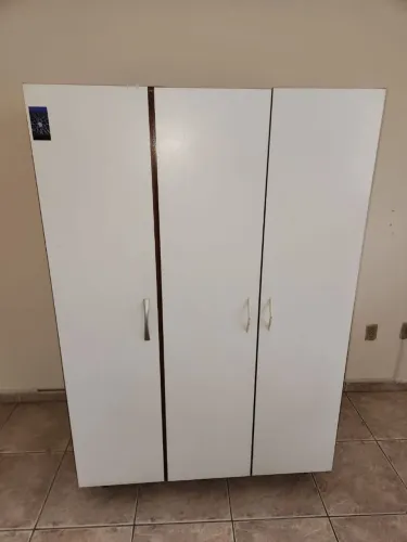 Roupeiro em MDF de ótima qualidade três portas