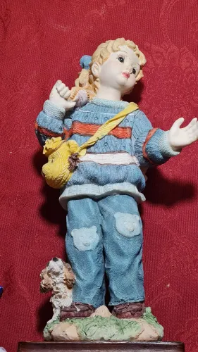 Linda escultura de resina italiana 30 cm .