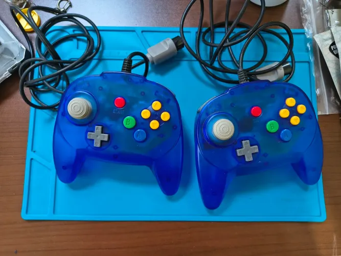 Dois controles n64