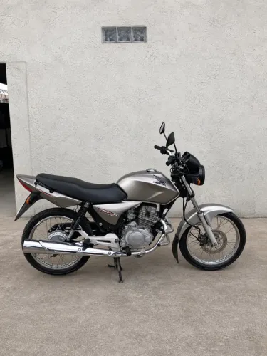 ALUGA-SE MOTO EXCELENTE